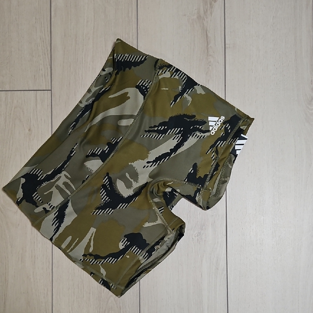 Adidas Women's Camouflage Shorts - Green and Black Large